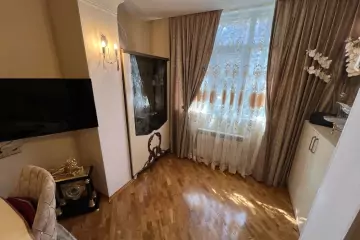 Satılır Köhnə Tikili Heydər əliyev Parkıda