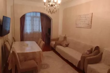 Satılır Köhnə Tikili 8-ci Mikrorayonda