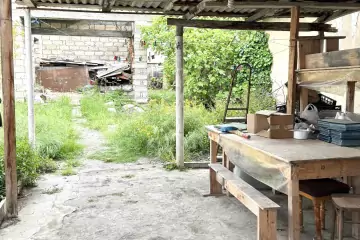 Satılır Həyət Evi Mərkəzi Poçtda