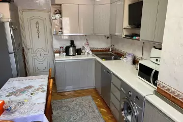 Satılır Köhnə Tikili Heydər əliyev Parkıda