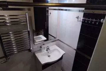 Satılır Köhnə Tikili Bakıxanovda