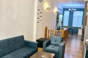 Aylıq Kirayə Köhnə Tikili Mərkəzdə