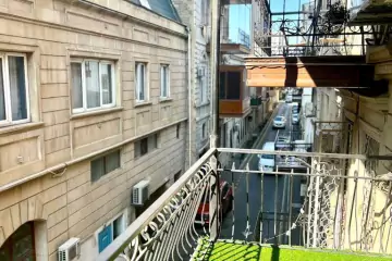 Aylıq Kirayə Köhnə Tikili Mərkəzdə