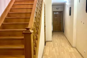Aylıq Kirayə Köhnə Tikili Mərkəzdə