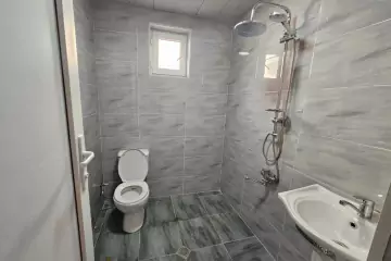 Satılır Həyət Evi Binədə