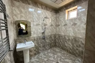 Satılır Həyət Evi Yeni Bakida