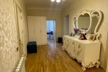 Satılır Həyət Evi Bakıxanovda