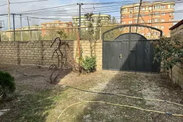 Satılır Həyət Evi Yeni Bakida
