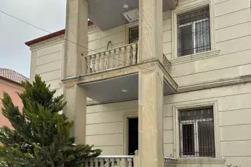 Satılır Həyət Evi Yeni Bakida