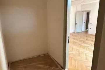 Satılır Yeni Tikili Elmler Akademiyasıda