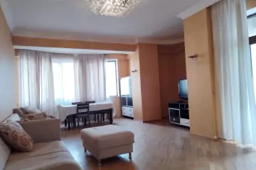 Satılır Yeni Tikili Elmler Akademiyasıda