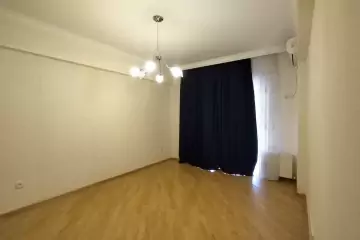 Satılır Yeni Tikili Dostluq Kinoteatrında