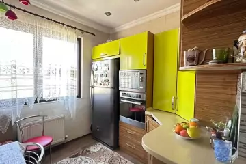 Satılır Köhnə Tikili Elmler Akademiyasıda