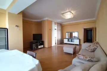Satılır Yeni Tikili Elmler Akademiyasıda