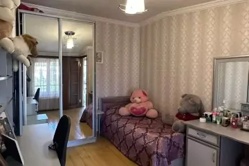 Satılır Köhnə Tikili Elmler Akademiyasıda