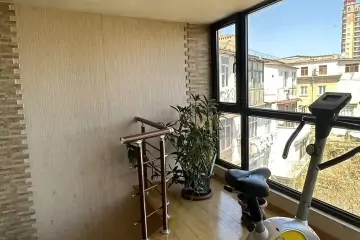 Satılır Köhnə Tikili Elmler Akademiyasıda