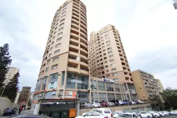 Satılır Yeni Tikili Elmler Akademiyasıda