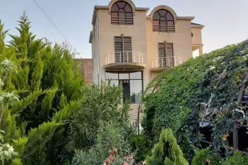 Satılır Bağ Evi Novxanıda