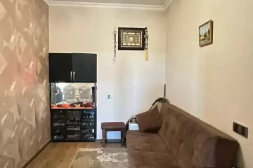 Satılır Köhnə Tikili Elmler Akademiyasıda
