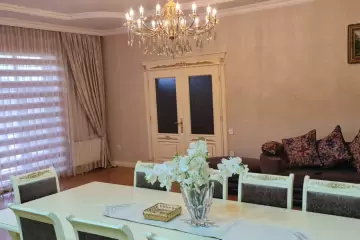 Satılır Bağ Evi Novxanıda