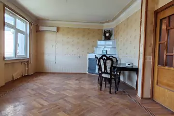 Satılır Köhnə Tikili Bakı Kinoteatrıda