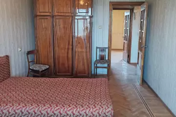 Satılır Köhnə Tikili Bakı Kinoteatrıda