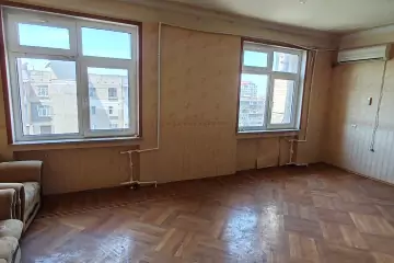 Satılır Köhnə Tikili Bakı Kinoteatrıda