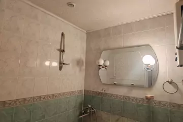 Satılır Köhnə Tikili Bakı Kinoteatrıda