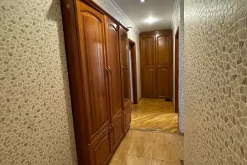 Satılır Köhnə Tikili Elmler Akademiyasıda