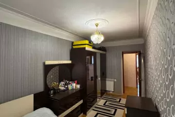 Satılır Köhnə Tikili Elmler Akademiyasıda