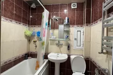 Satılır Köhnə Tikili Elmler Akademiyasıda
