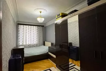 Satılır Köhnə Tikili Elmler Akademiyasıda