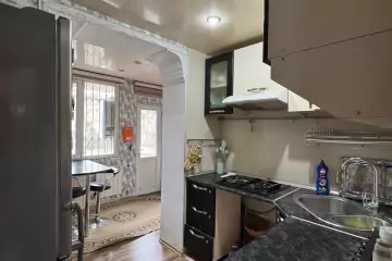 Satılır Köhnə Tikili Elmler Akademiyasıda