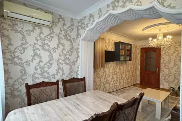 Satılır Köhnə Tikili Elmler Akademiyasıda