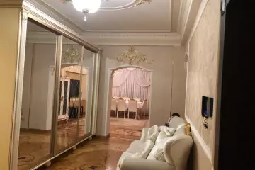 Satılır Yeni Tikili Ağ şəhər Kompleksində