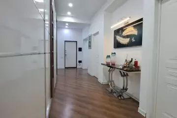 Satılır Yeni Tikili 7-ci Mikrorayonda