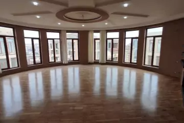 Satılır Yeni Tikili Ağ şəhər Kompleksində