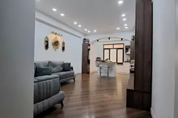Satılır Yeni Tikili 7-ci Mikrorayonda