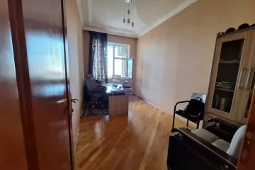 Satılır Yeni Tikili Elmler Akademiyasıda