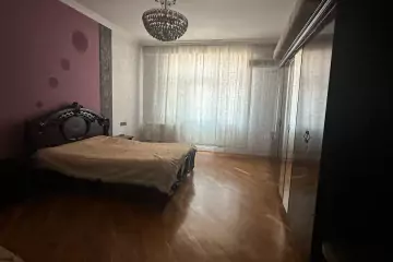 Satılır Yeni Tikili Ağ şəhər Kompleksində