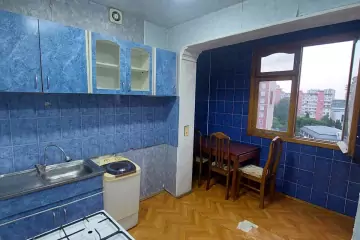 Satılır Köhnə Tikili 8-ci Mikrorayonda