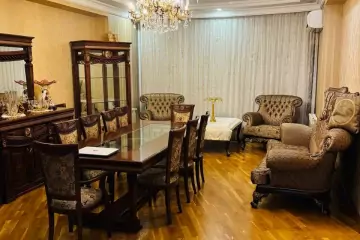 Satılır Yeni Tikili Ağ şəhər Kompleksində