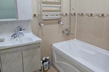 Satılır Köhnə Tikili Bakıxanovda