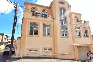 Satılır Həyət Evi Badamdarda