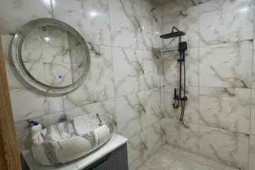 Satılır Yeni Tikili şərq Bazarında