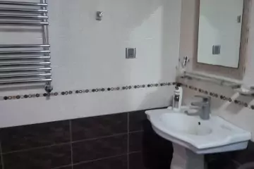 Satılır Yeni Tikili Elmler Akademiyasıda