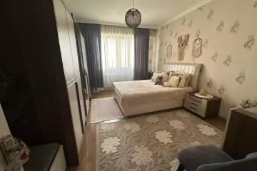 Satılır Köhnə Tikili Elmler Akademiyasıda