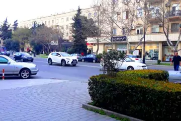 Satılır Köhnə Tikili Elmler Akademiyasıda