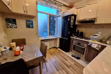 Satılır Köhnə Tikili Elmler Akademiyasıda