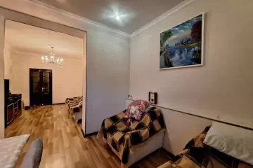 Satılır Köhnə Tikili Elmler Akademiyasıda